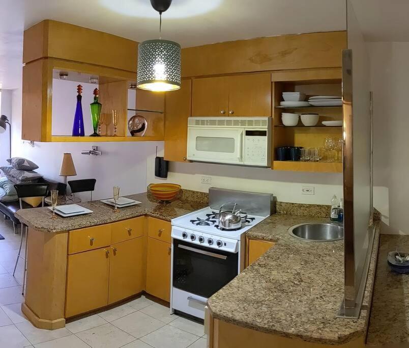Cozy Studio, Walk To The Beach, Restaurants, Bars Apartamento
